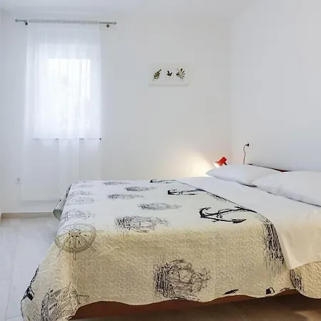 Apartment Julija Rogoznica, 20m From The Rogoznica (Sibenik-Knin)