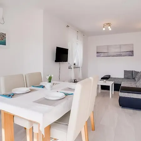 Apartment Julija Rogoznica, 20m From The Rogoznica (Sibenik-Knin)
